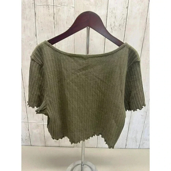 BP WOMENS SIZE XL OLIVE GREEN RIBBED CROPPED SCOOP NECK TOP NWOT - Picture 2 of 6